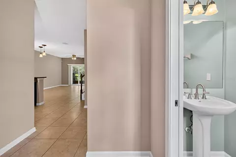 Entry Way - 72 Amistad Dr, Saint Augustine, FL 32086 photo 4 of 10