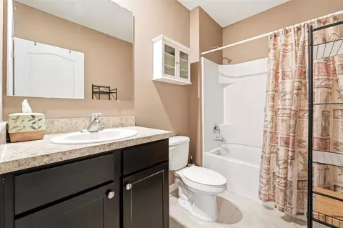 Bath - 121 Old Mill Pond Rd, Edgewater, FL 32141 photo 1 of 1