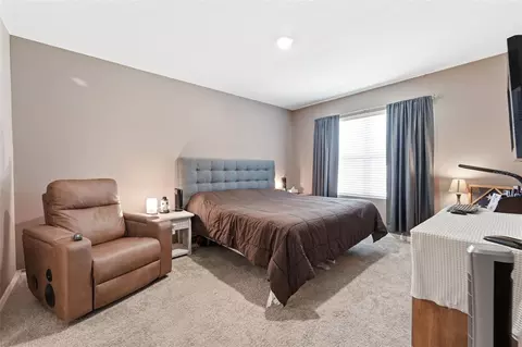 Bedroom - 121 Old Mill Pond Rd, Edgewater, FL 32141 photo 1 of 5
