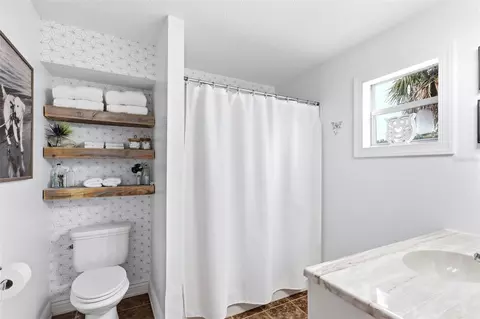 Bath - 47 Davis Ave, Umatilla, FL 32784 photo 1 of 2