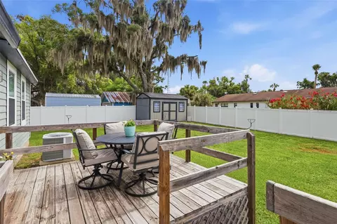 Exterior - 47 Davis Ave, Umatilla, FL 32784 photo 2 of 11