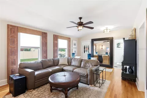 Living - 47 Davis Ave, Umatilla, FL 32784 photo 1 of 4
