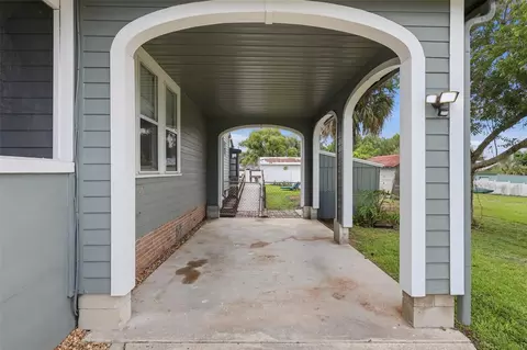 Exterior - 47 Davis Ave, Umatilla, FL 32784 photo 6 of 11