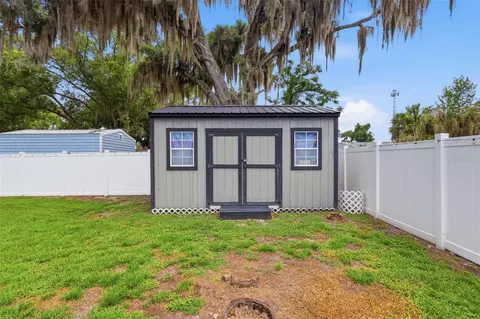 Exterior - 47 Davis Ave, Umatilla, FL 32784 photo 8 of 11