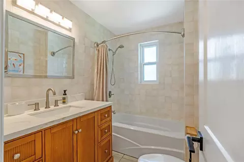 Bath - 988 Shockney Dr, Ormond Beach, FL 32174 photo 2 of 2