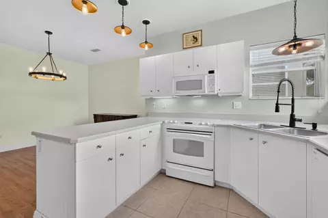 Kitchen - 31 Magnolia Dr S, Ormond Beach, FL 32174 photo 3 of 5