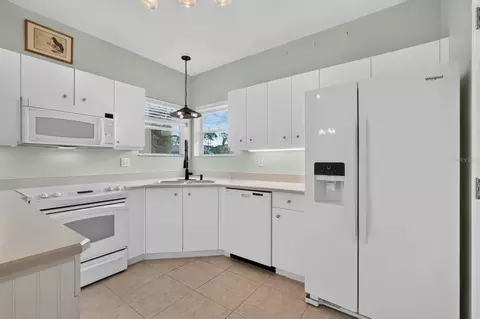 Kitchen - 31 Magnolia Dr S, Ormond Beach, FL 32174 photo 2 of 5
