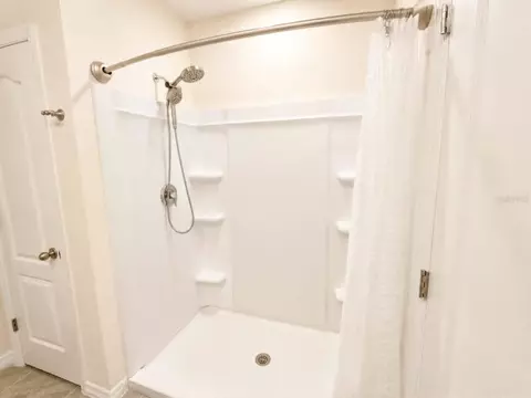 Bath - 2732 Silver Canoe Dr, Edgewater, FL 32141 photo 6 of 7