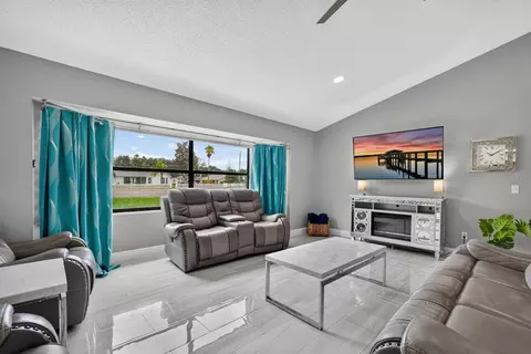 Living - 1845 Willow Oak Dr, Edgewater, FL 32141 photo 2 of 3