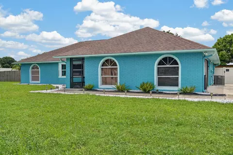 Exterior - 1845 Willow Oak Dr, Edgewater, FL 32141 photo 13 of 23