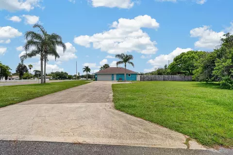 Exterior - 1845 Willow Oak Dr, Edgewater, FL 32141 photo 20 of 23