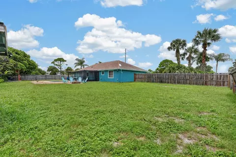 Exterior - 1845 Willow Oak Dr, Edgewater, FL 32141 photo 11 of 23