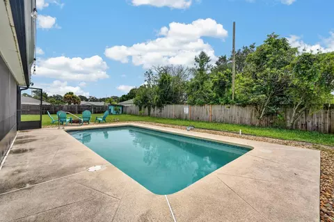 Exterior - 1845 Willow Oak Dr, Edgewater, FL 32141 photo 2 of 23