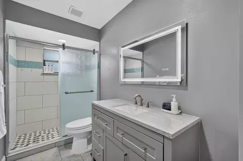 Bath - 1845 Willow Oak Dr, Edgewater, FL 32141 photo 2 of 2