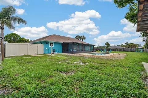 Exterior - 1845 Willow Oak Dr, Edgewater, FL 32141 photo 9 of 23