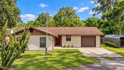 1555 Rowe Ln, Deland, FL 32720