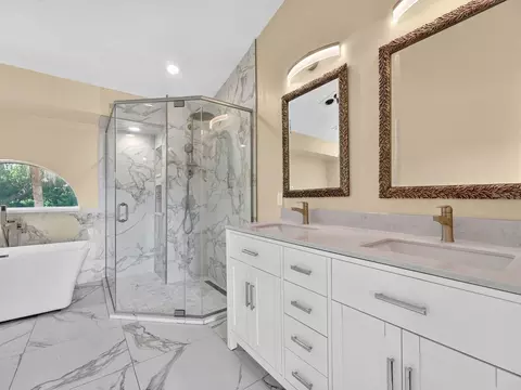 Bath - 1625 Abrams Rd, Eustis, FL 32726 photo 2 of 5