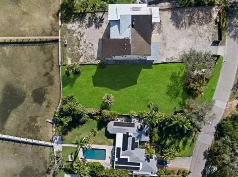 6100 Bahama Shores Dr S, Saint Petersburg, FL 33705