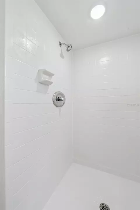 Bath - 1679 E Apache Cir, Deltona, FL 32725 photo 3 of 3