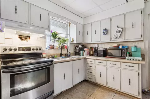 Kitchen - 54901 Cedar Crest Rd, Astor, FL 32102 photo 1 of 2
