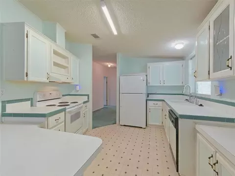 Kitchen - 53 Terra Ceia Ct, Debary, FL 32713 photo 6 of 8
