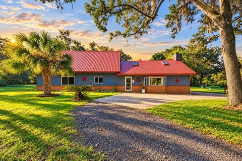 2290 Mud Lake Rd, De Leon Springs, FL 32130