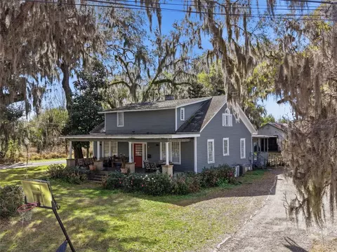 420 Pine St, Crescent City, FL 32112