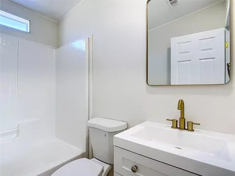 Bath - 3443 Populatic St, Mims, FL 32754 photo 4 of 5