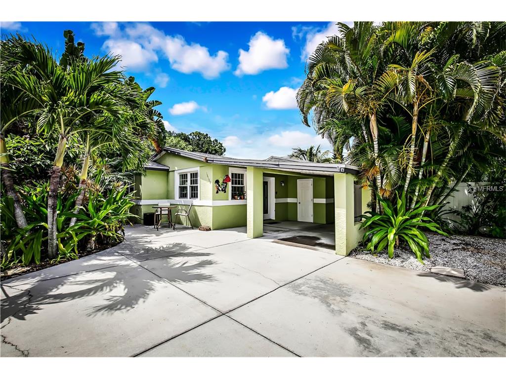 16108 2nd St E, Redington Beach, FL 33708 photo 1