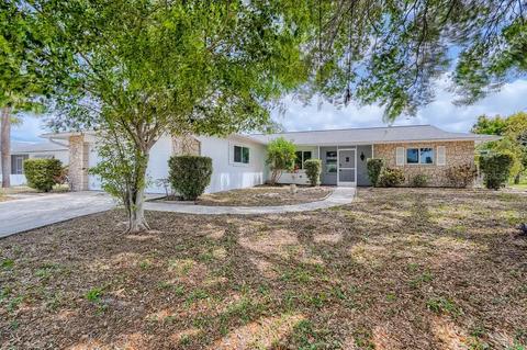 1349 Cambridge Dr, Venice, FL 34293 photo 1