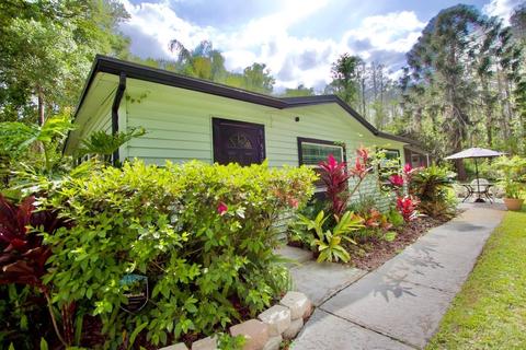 17530 Darby Ln, Lutz, FL 33558 photo 1