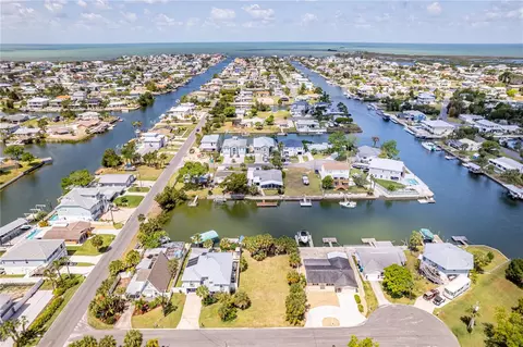 1 St Isle Dr, Hernando Beach, FL 34607