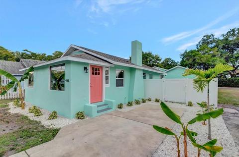 939 Lakeview Rd, Clearwater, FL 33756