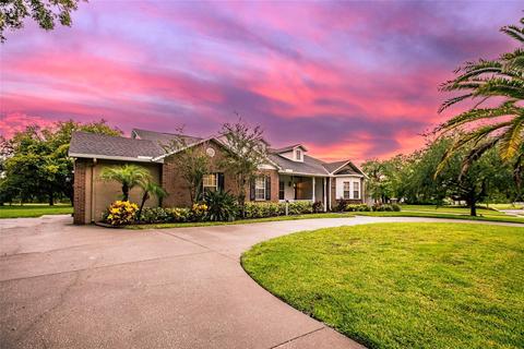 8805 Crosswood Ct, Riverview, FL 33578
