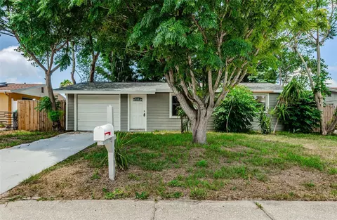9305 Hunt Club Ln, Port Richey, FL 34668