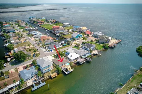 5915 Beverly Dr, Hudson, FL 34667