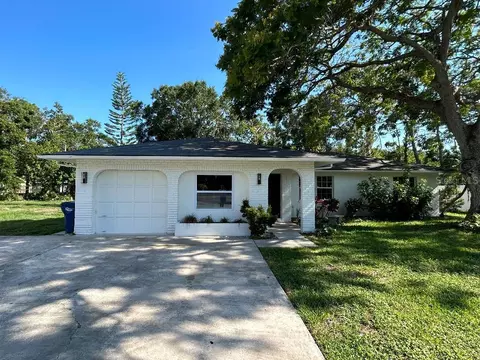 708 Winter Garden Dr, Sarasota, FL 34243