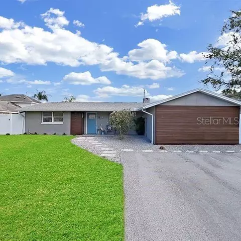 5545 Manatee Point Dr, New Port Richey, FL 34652