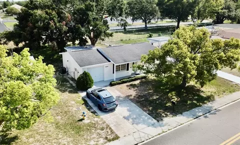 8441 Fox Hollow Dr, Port Richey, FL 34668
