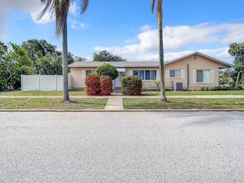 1545 N 49th St, Saint Petersburg, FL 33710