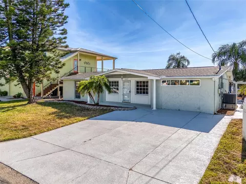 12709 2nd Isle, Hudson, FL 34667