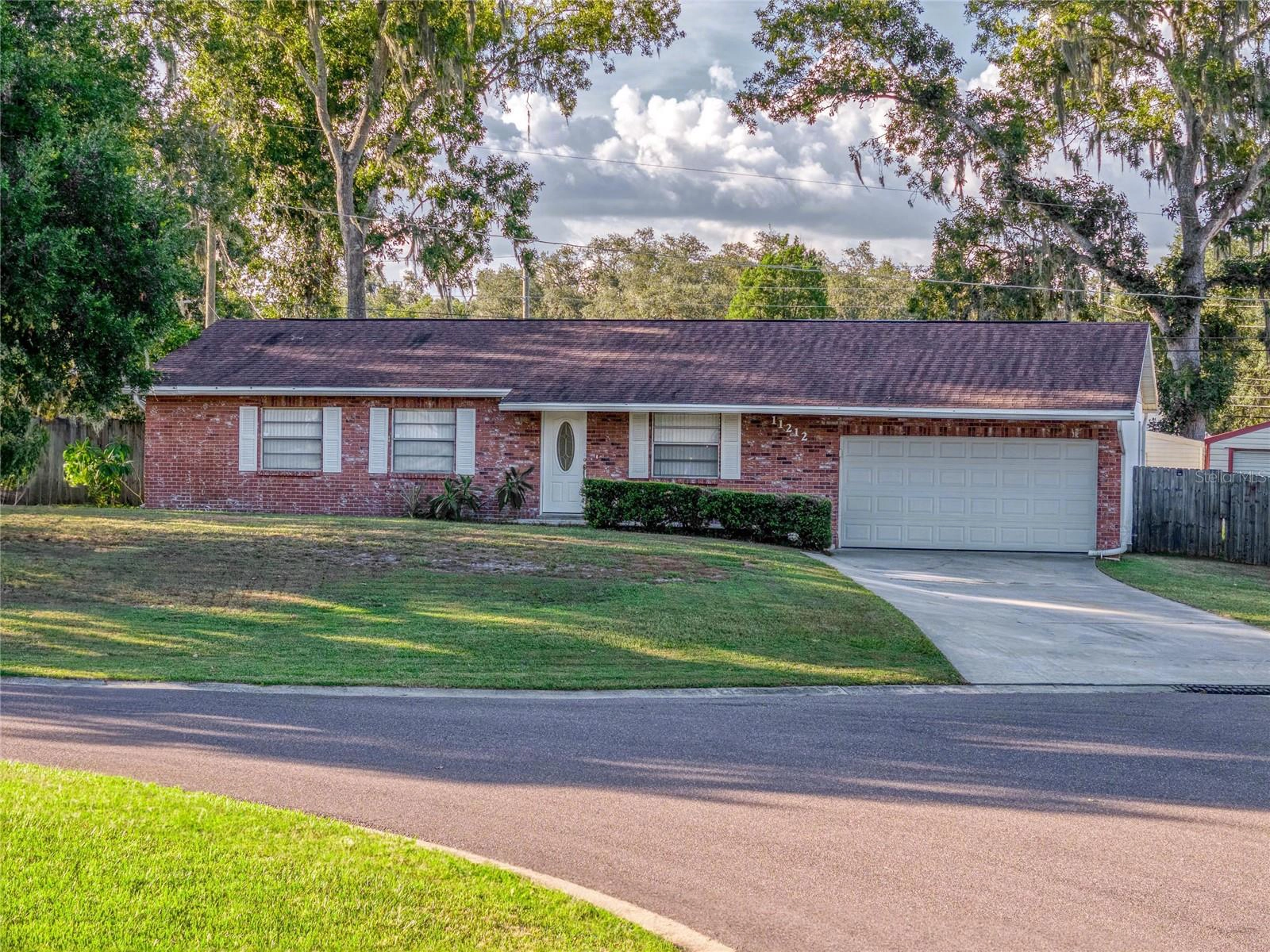 11212 Creekview Dr, Riverview, FL 33569 photo 1