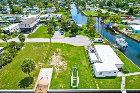 6727 Curlew Ln, Hudson, FL 34667