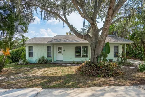 614 Palm Ave, Tarpon Springs, FL 34689