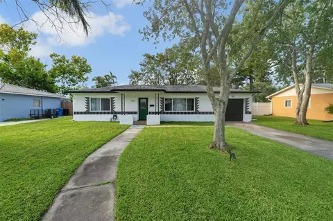 1122 Kingsboro Dr N, Saint Petersburg, FL 33702