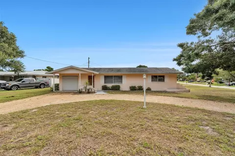 8001 115th St, Seminole, FL 33772