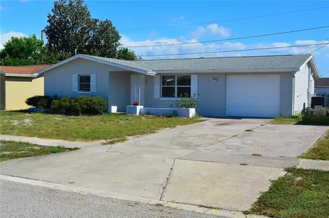 5520 Casino Dr, Holiday, FL 34690