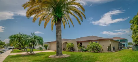 9921 Island Harbor Dr, Port Richey, FL 34668