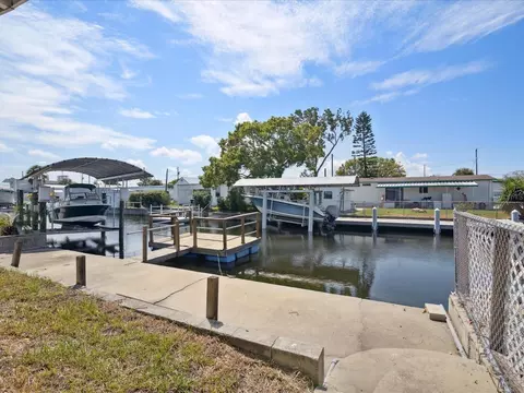 6804 Curlew Ln, Hudson, FL 34667