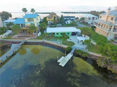 1671 Sea Breeze Dr, Tarpon Springs, FL 34689
